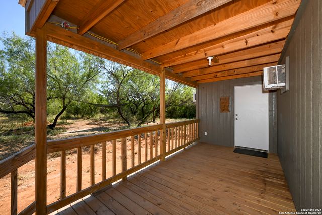 800 County Road 4670, Dilley, TX 78017