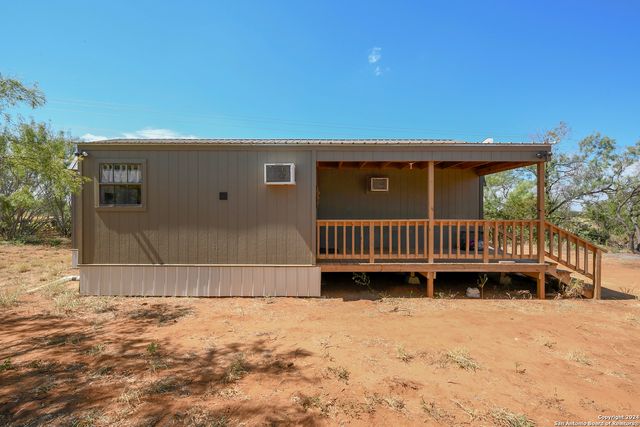 800 County Road 4670, Dilley, TX 78017