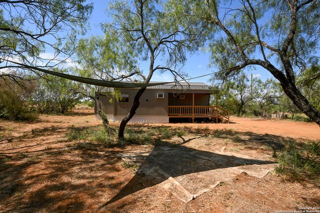 800 County Road 4670, Dilley, TX 78017