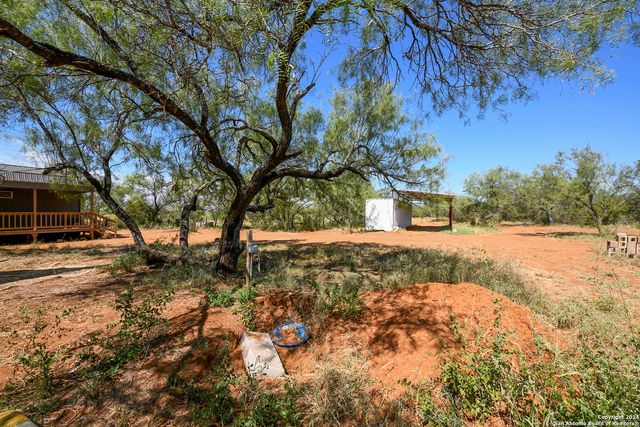 800 County Road 4670, Dilley, TX 78017