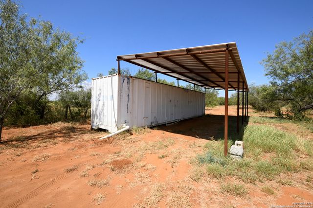 800 County Road 4670, Dilley, TX 78017