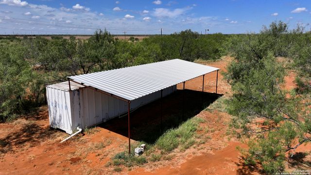 800 County Road 4670, Dilley, TX 78017