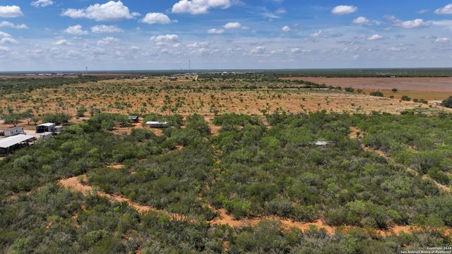 800 County Road 4670, Dilley, TX 78017