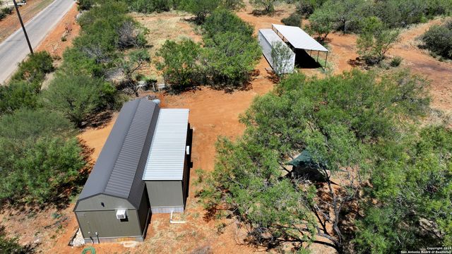 800 County Road 4670, Dilley, TX 78017