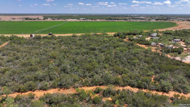 800 County Road 4670, Dilley, TX 78017