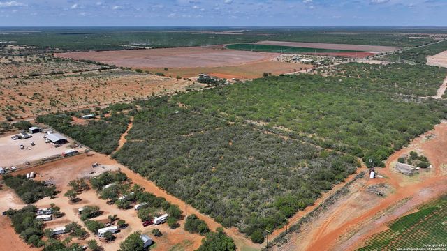 800 County Road 4670, Dilley, TX 78017