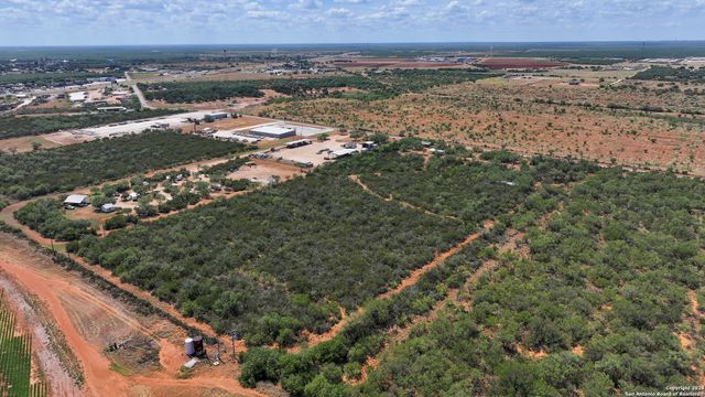 800 County Road 4670, Dilley, TX 78017