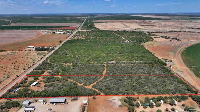 800 County Road 4670, Dilley, TX 78017