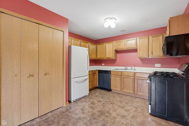 490 Westwood Court D, Crystal Lake, IL 60014