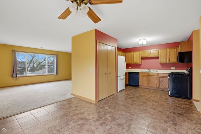 490 Westwood Court D, Crystal Lake, IL 60014