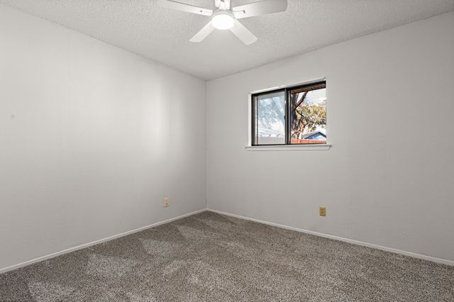 310 E Springdale Lane, Grand Prairie, TX 75052