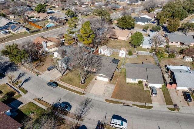 310 E Springdale Lane, Grand Prairie, TX 75052