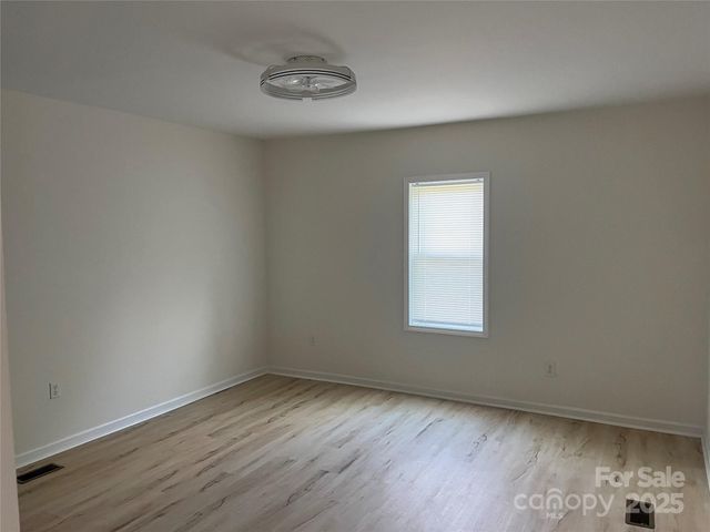 39 E White Street, Chester, SC 29706