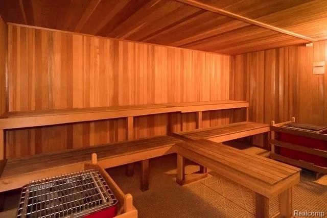 1622 Commodore Circle, Canton Charter Township, MI 48187