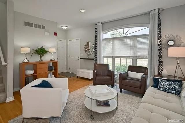 1622 Commodore Circle, Canton Charter Township, MI 48187