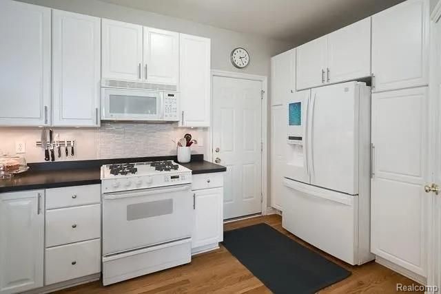 1622 Commodore Circle, Canton Charter Township, MI 48187