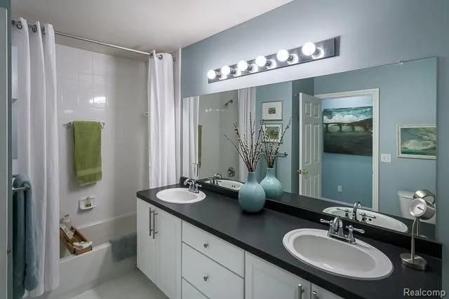 1622 Commodore Circle, Canton Charter Township, MI 48187