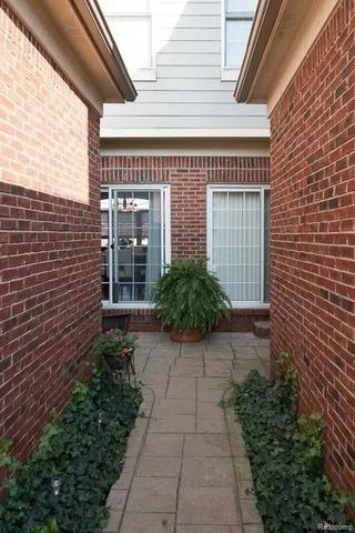 1622 Commodore Circle, Canton Charter Township, MI 48187