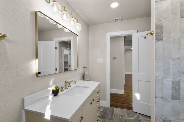 5601 Fursman Avenue, Fort Worth, TX 76114