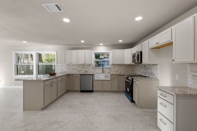 5601 Fursman Avenue, Fort Worth, TX 76114