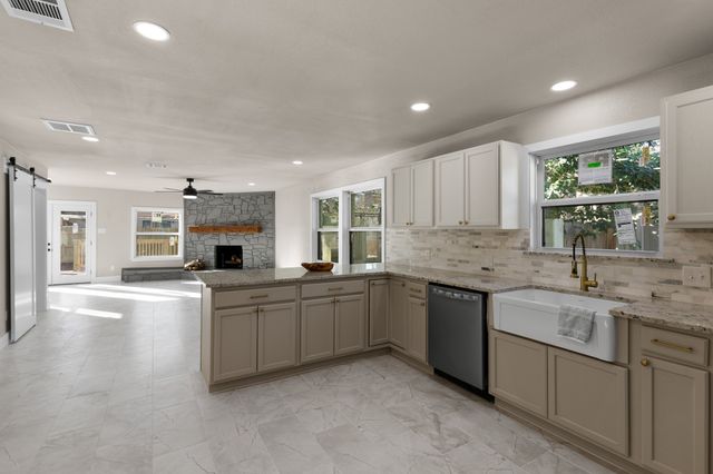 5601 Fursman Avenue, Fort Worth, TX 76114