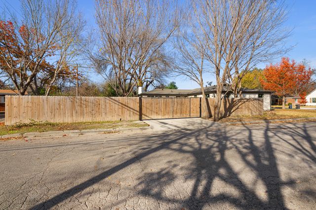 5601 Fursman Avenue, Fort Worth, TX 76114