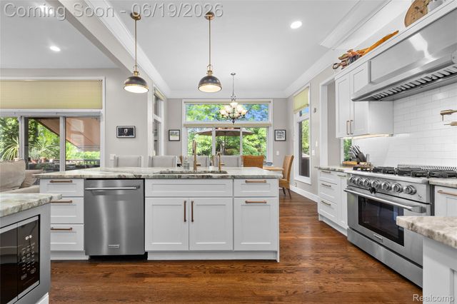 1781 Apple Ridge Court, Rochester Hills, MI 48306