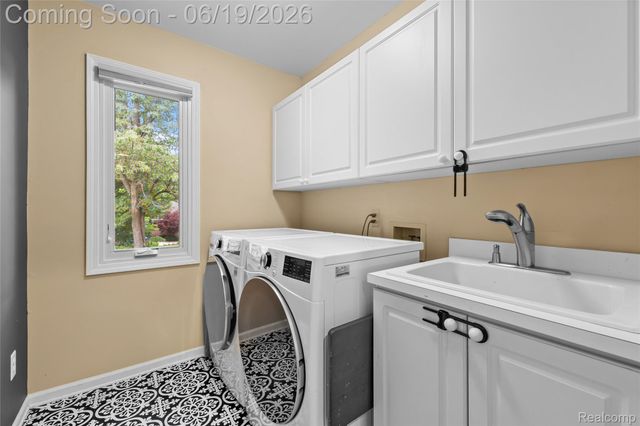 1781 Apple Ridge Court, Rochester Hills, MI 48306