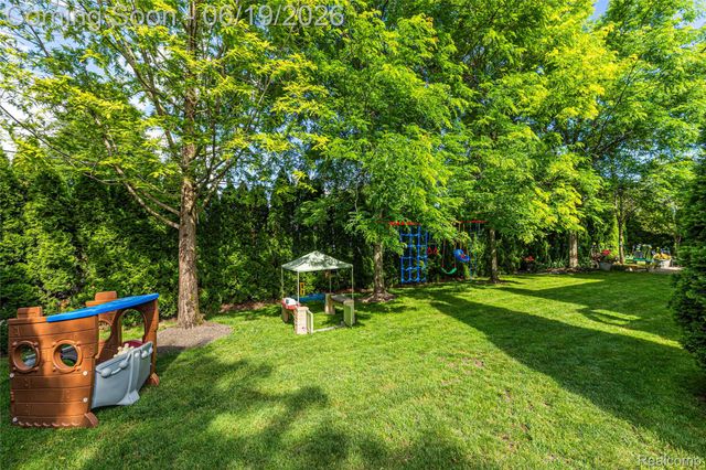 1781 Apple Ridge Court, Rochester Hills, MI 48306