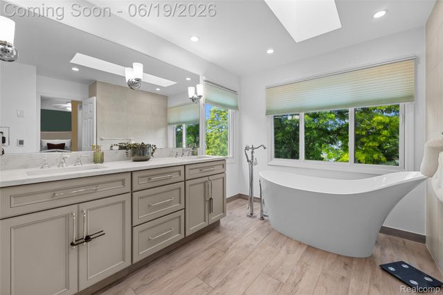 1781 Apple Ridge Court, Rochester Hills, MI 48306
