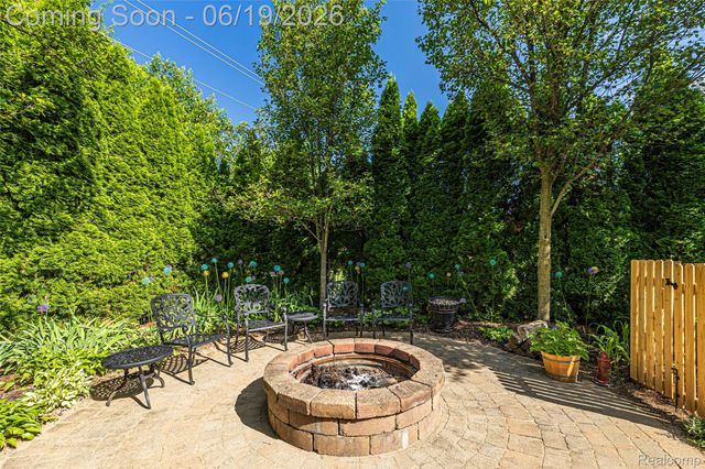 1781 Apple Ridge Court, Rochester Hills, MI 48306