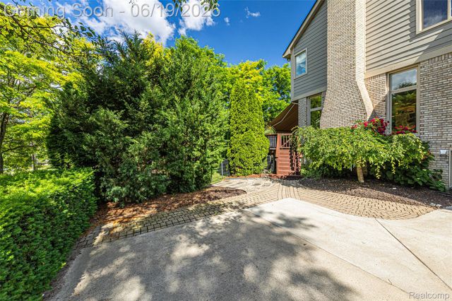 1781 Apple Ridge Court, Rochester Hills, MI 48306