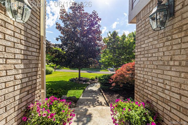 1781 Apple Ridge Court, Rochester Hills, MI 48306