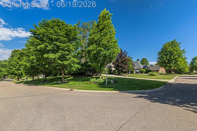 1781 Apple Ridge Court, Rochester Hills, MI 48306