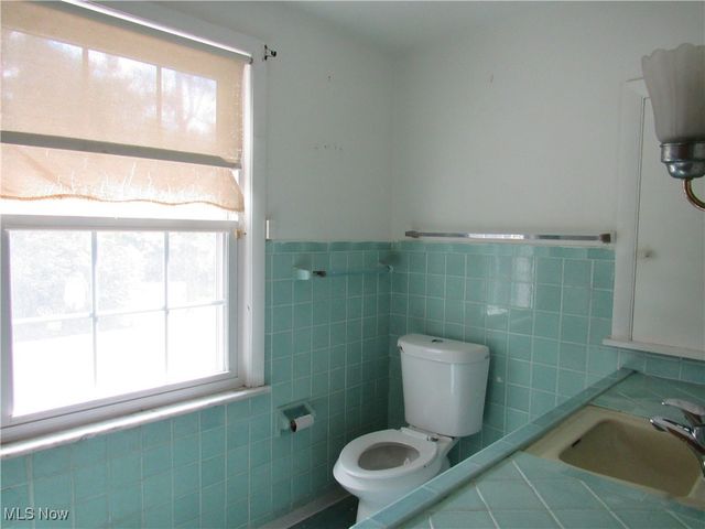 2067 Mount Vernon Boulevard, East Cleveland, OH 44112