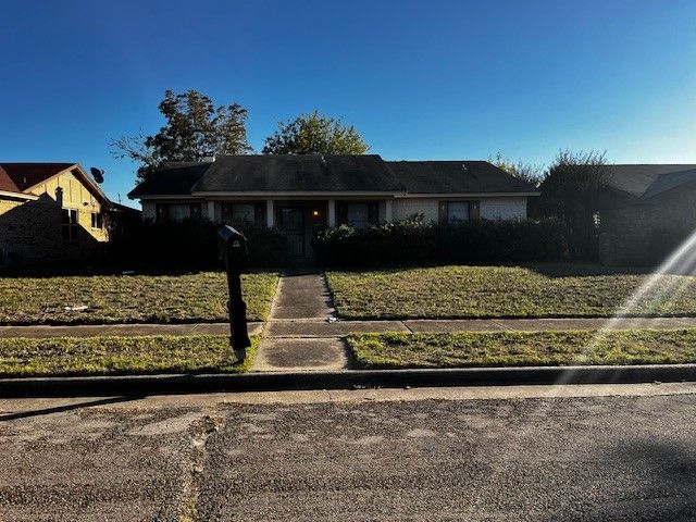 1006 Alicia Lane, Lancaster, TX 75134