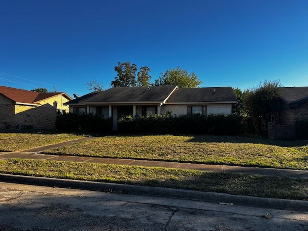1006 Alicia Lane, Lancaster, TX 75134