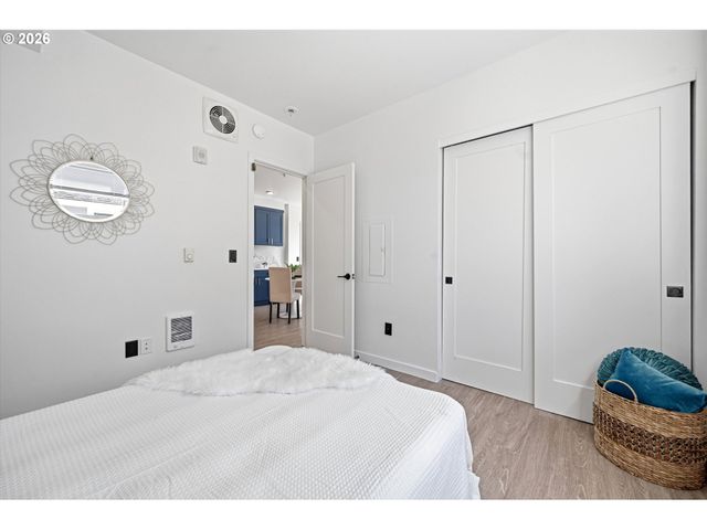 1801 N ROSA PARKS Way 201, Portland, OR 97217