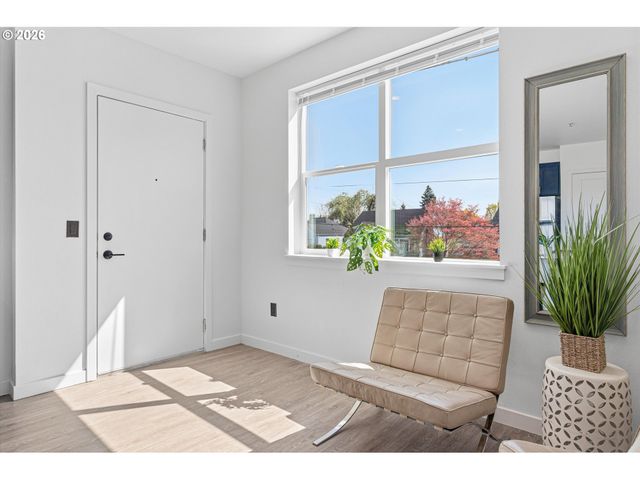 1801 N ROSA PARKS Way 201, Portland, OR 97217