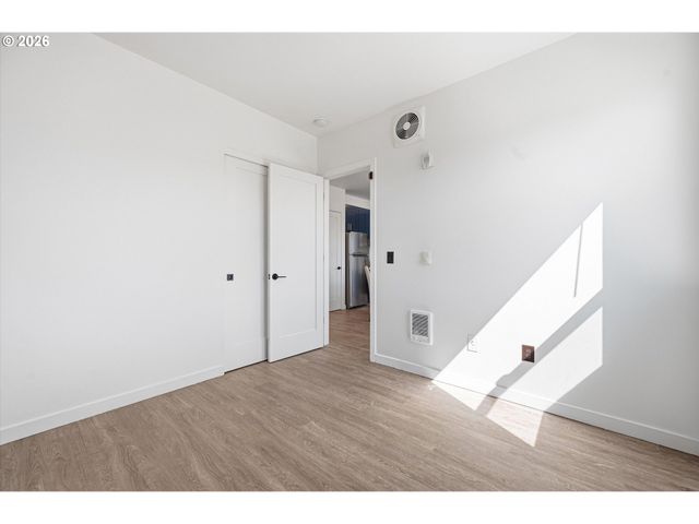 1801 N ROSA PARKS Way 201, Portland, OR 97217