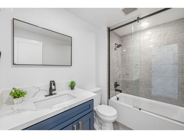 1801 N ROSA PARKS Way 201, Portland, OR 97217