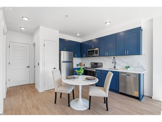 1801 N ROSA PARKS Way 201, Portland, OR 97217