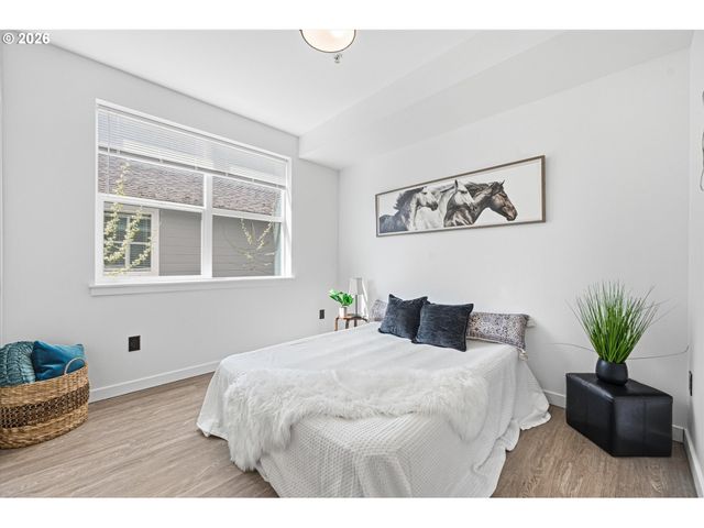 1801 N ROSA PARKS Way 201, Portland, OR 97217