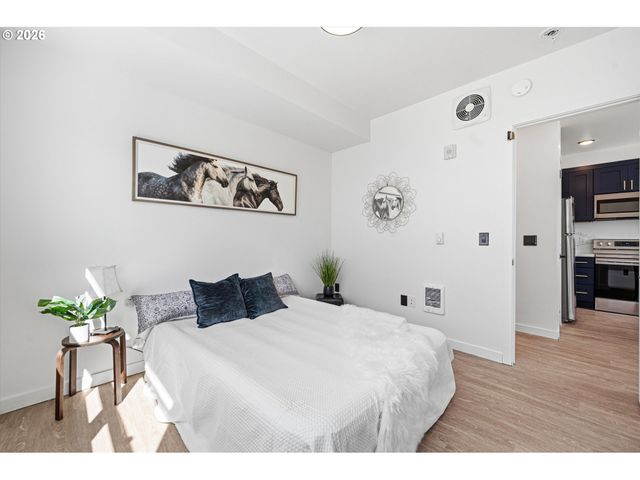 1801 N ROSA PARKS Way 201, Portland, OR 97217