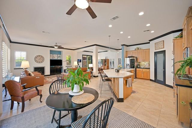 9 Calatabiano Pl, Sacramento, CA 95834