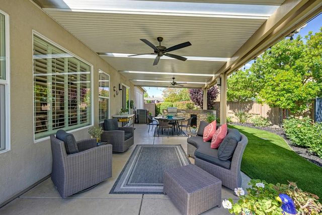 9 Calatabiano Pl, Sacramento, CA 95834