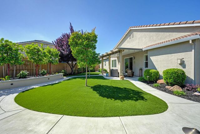 9 Calatabiano Pl, Sacramento, CA 95834