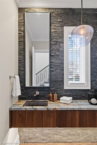 1295 Lakeside Drive, Birmingham, MI 48009