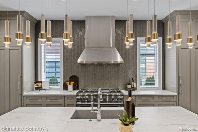 1295 Lakeside Drive, Birmingham, MI 48009