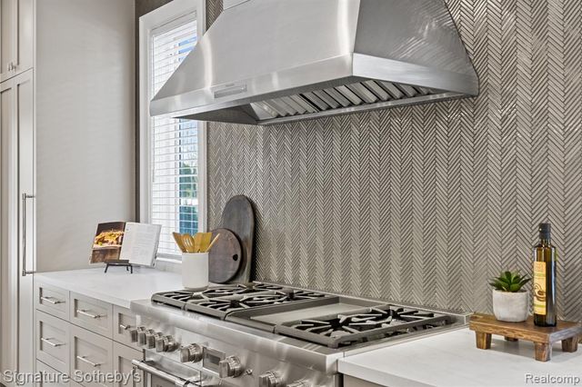 1295 Lakeside Drive, Birmingham, MI 48009